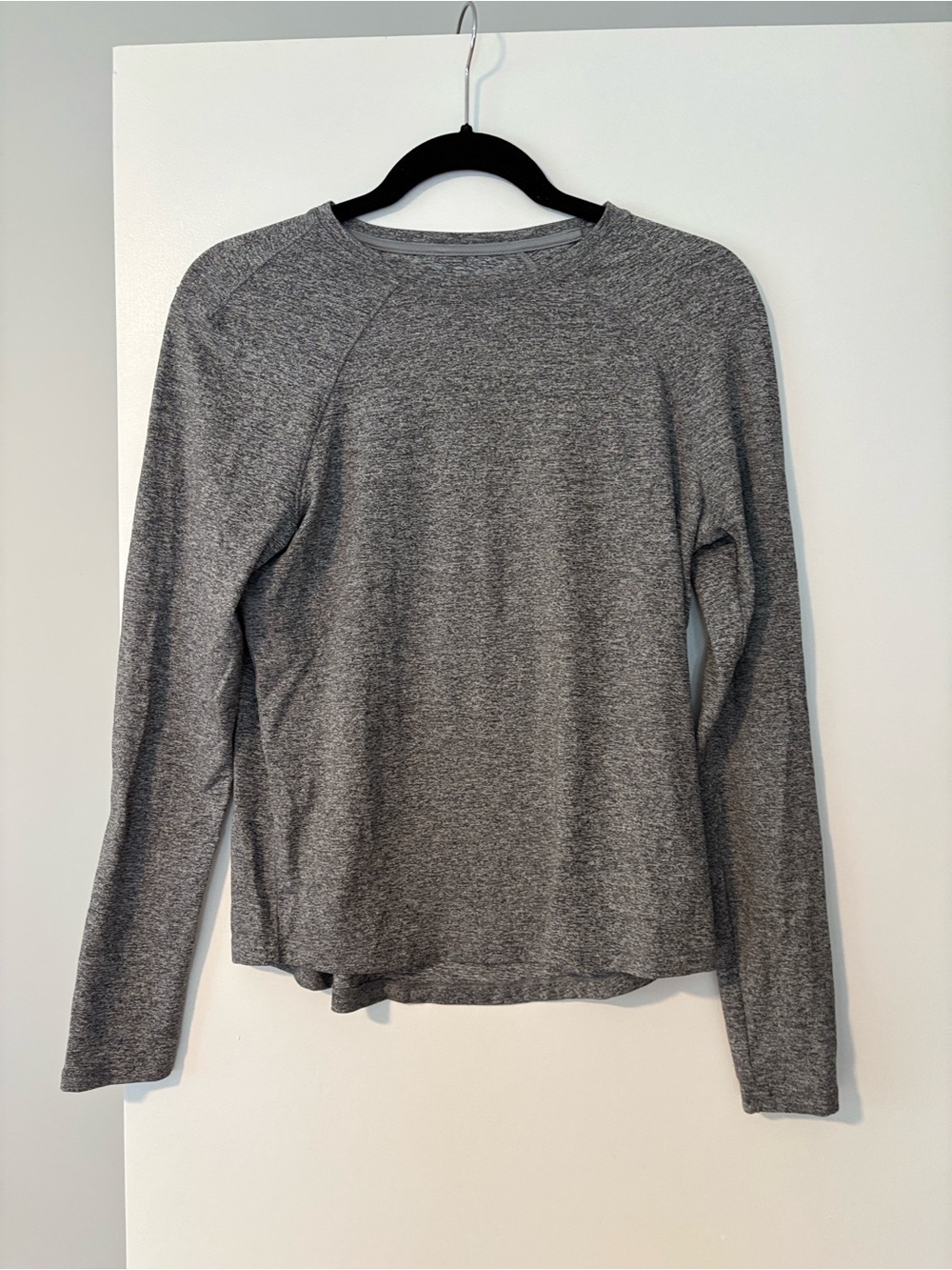 Lululemon License to Train Classic Fit Gray Long Sleeve Crewneck Top (size 4) - Picture 3 of 9